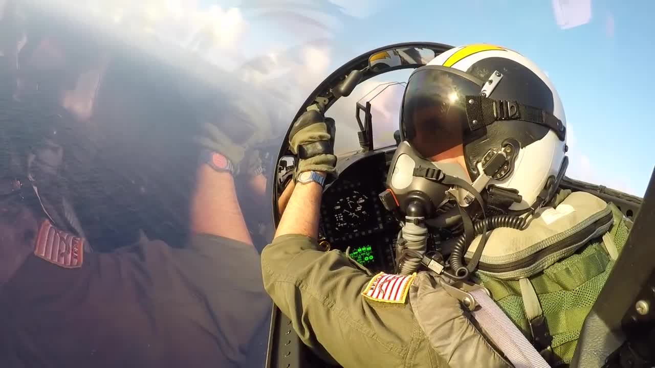 😏 Pinky Recovery-EA-18G Growler Cockpit View - Low Holding to the Spin Pattern to the Overhead-6