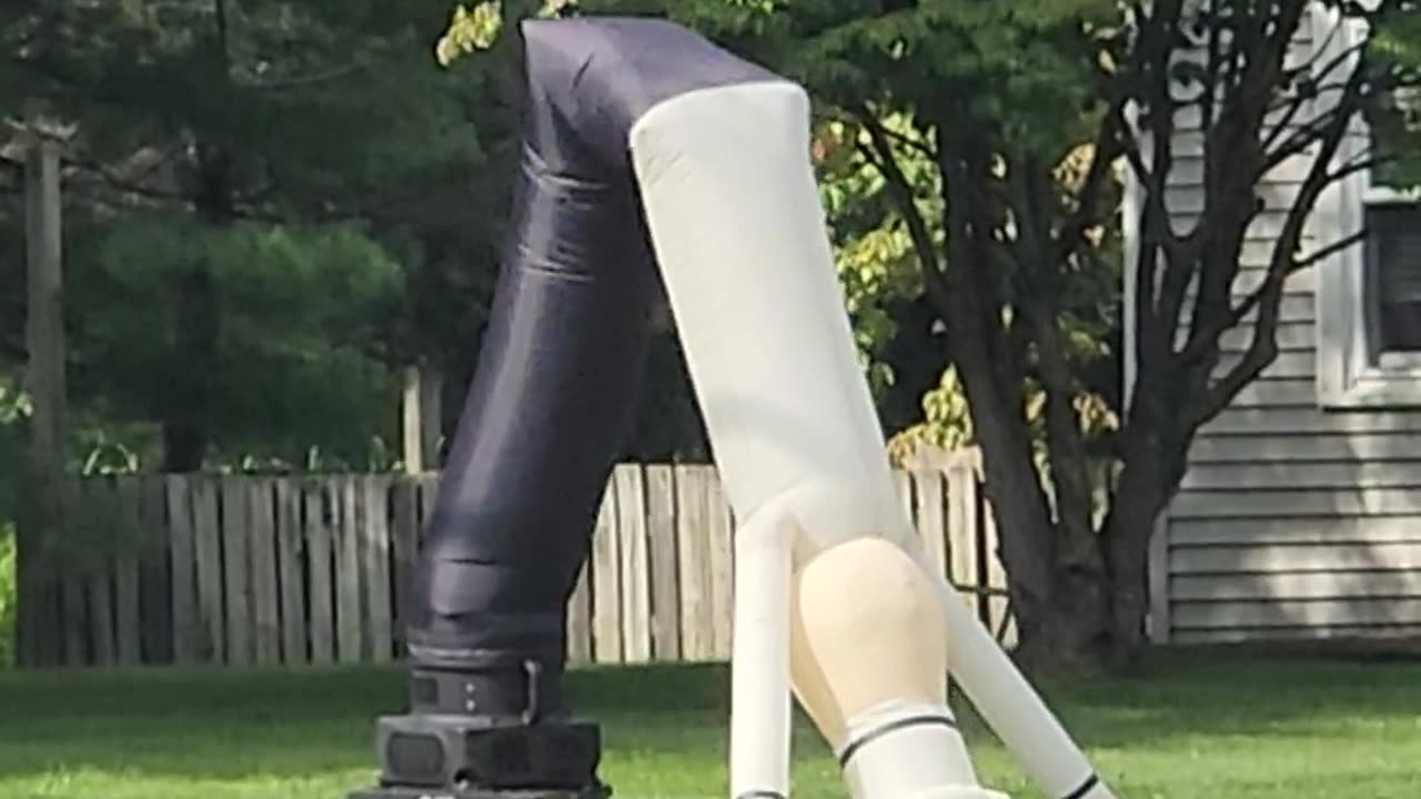 Inflatable Tube Man Has Got Some Moves