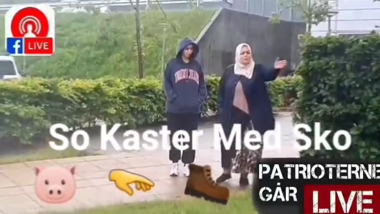 .uslimsk So Kaster med Sko 👳♂️🤡😅 2023