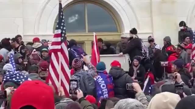 MUST WATCH: Trump supporters were not SMASHING windows!