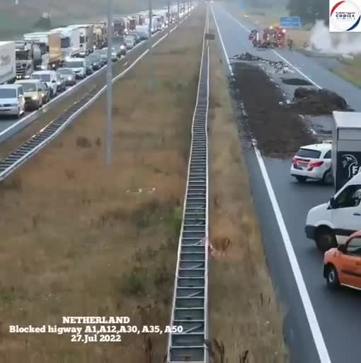 Blokace holandských dálnic farmáři pokračuje