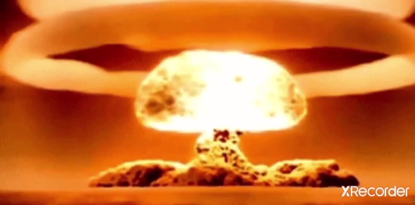 GRAPHIC NUKE EXPLOSION