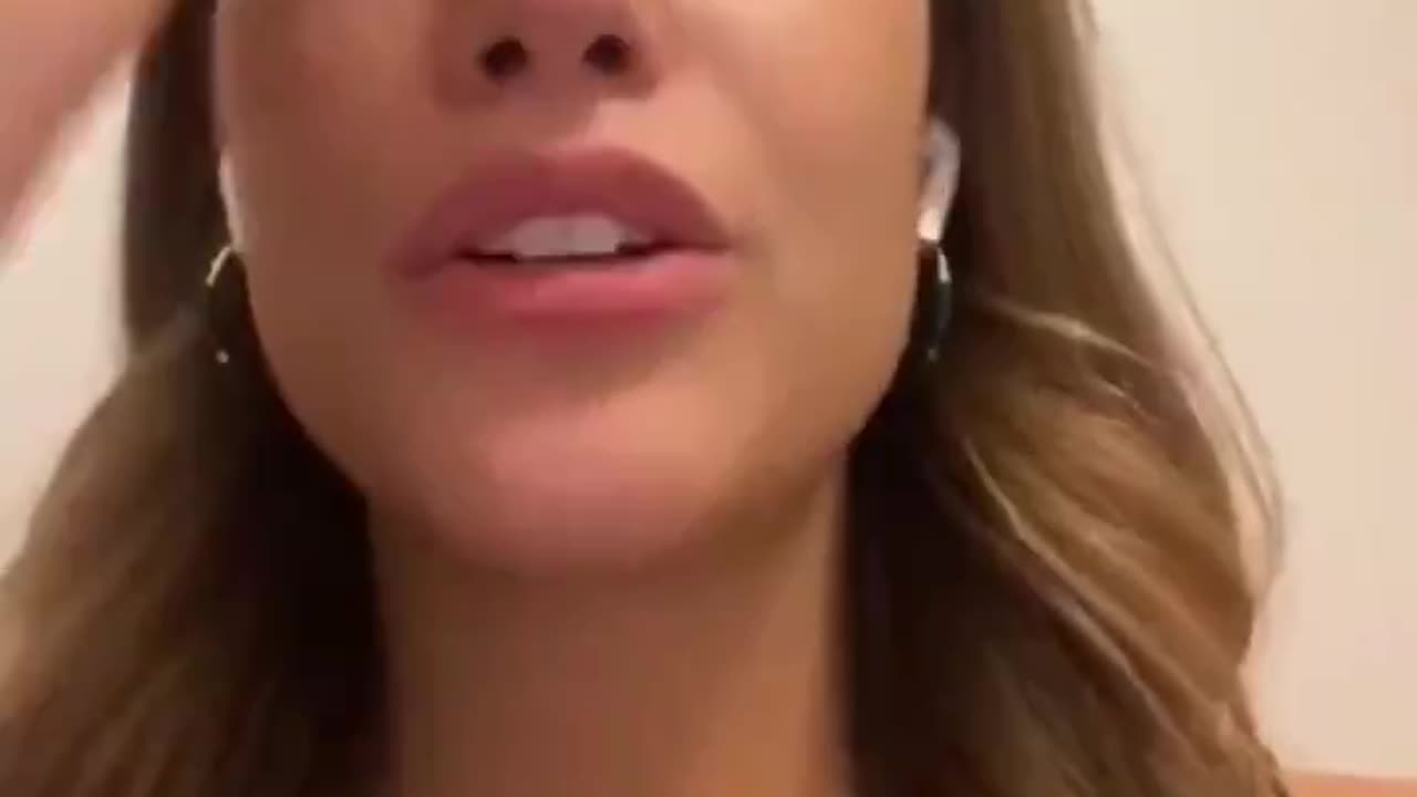Terrified Italian girl in tears because she was chased by Arab immigrants in Milan: