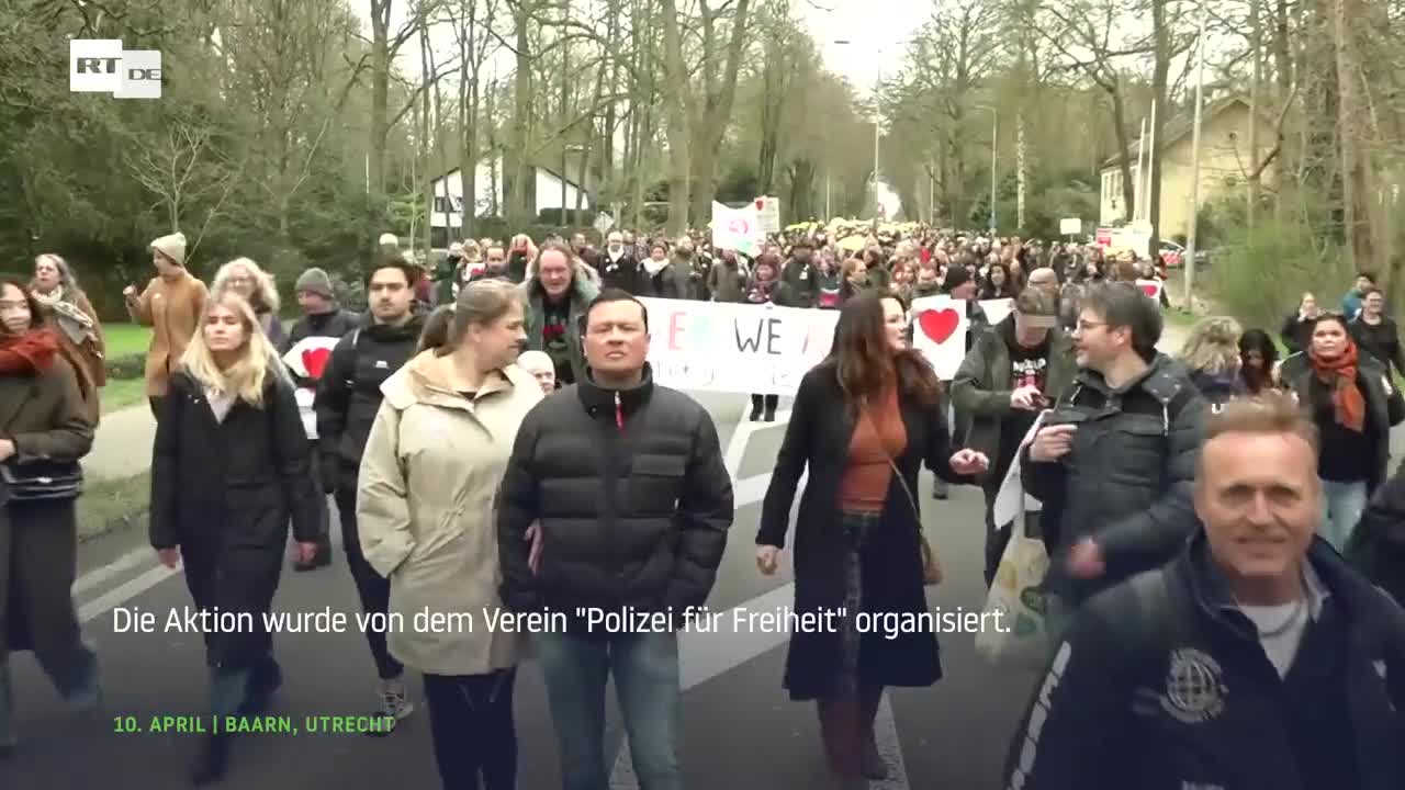 'Police for Freedom': Netherlands Officers Demonstrate Against Coronavirus Tyranny