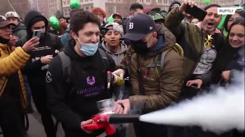 Maconheiros pedem a legalização da maconha em Santiago, Chile