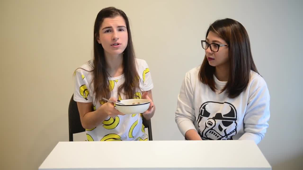 Russian girl tries Filipino food for the first time (Food ChallengeTaste TestFood Trying)