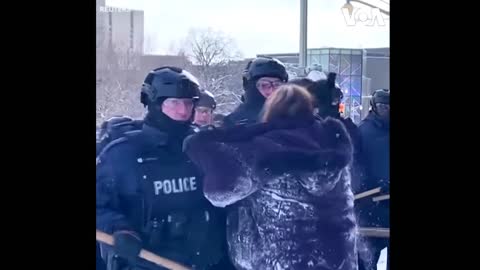 Canadian Police forcing Protesters to leave