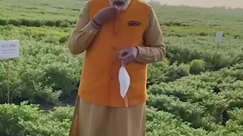 Pm Narendra Modi Stops By To Have 'Chana' At the ICRISAT Farm In HyedraBad