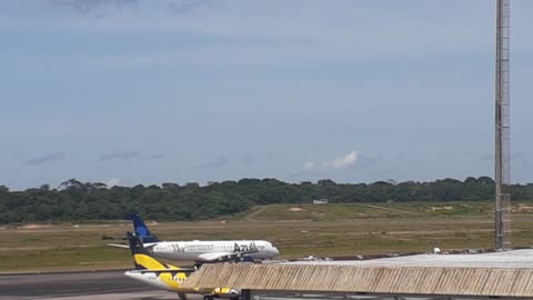 Embraer 195 PR-AYO decola para Campinas e ATR72-600 PR-PDT decola para Itaituba