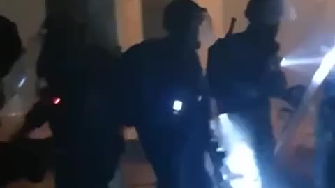 Izraelské jednotky bijí věřící v mešitě Al aksá