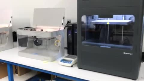 Abritek produit une visière de protection de sa conception