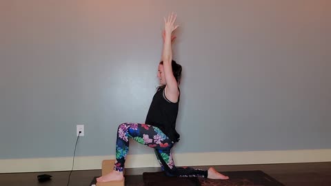 Yoga flow, prep for Tittibhasana