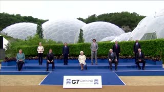 ‘Enjoying yourself?’: Leaders laugh at Queen's joke