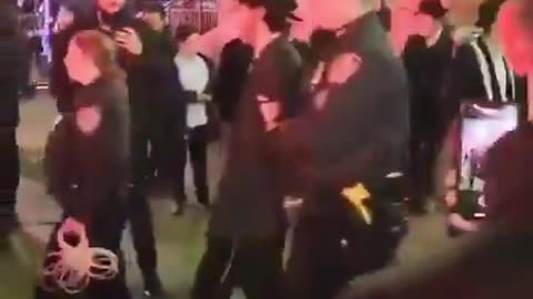 지하에 터널을 설치한 뉴욕의 유대교 관련자들 체포중.avi