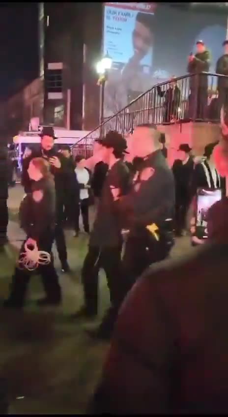 지하에 터널을 설치한 뉴욕의 유대교 관련자들 체포중.avi