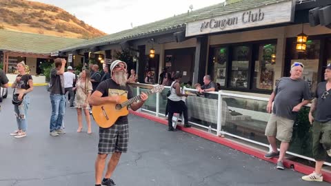 Protests at Foo Fighters concert for vaxxed ppl only