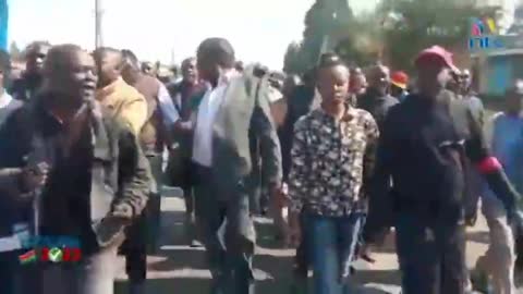 Rongai residents barricade road to protest IEBC's suspension of parliamentary election-1
