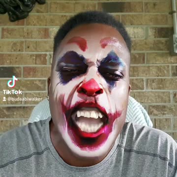 JUST CLOWNEN