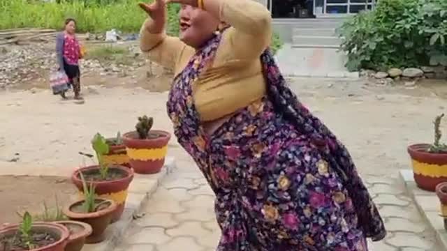 Viral aunty comedy dance 😃