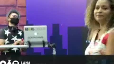 Lana canta Rihanna no Talk Show