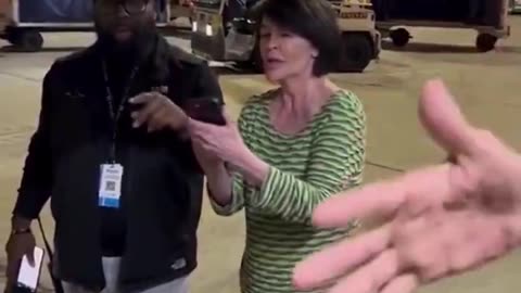 Racist Karen" who went viral for shouting racist comments at a man in LA comes forward.