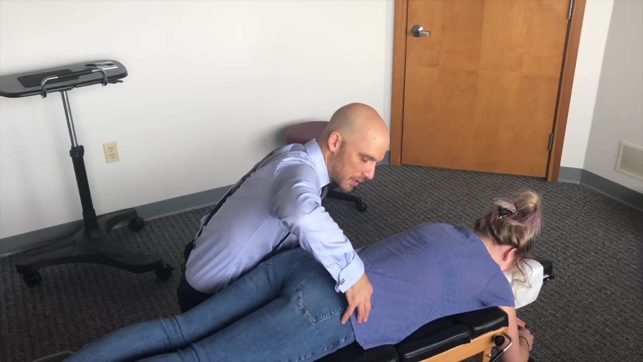 Hip Pain From Injury *FIXED* w/ CHIROPRACTIC ADJUSTMENT. New Microphone!!