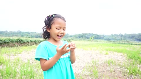 It's fun to play kites from plastic waste