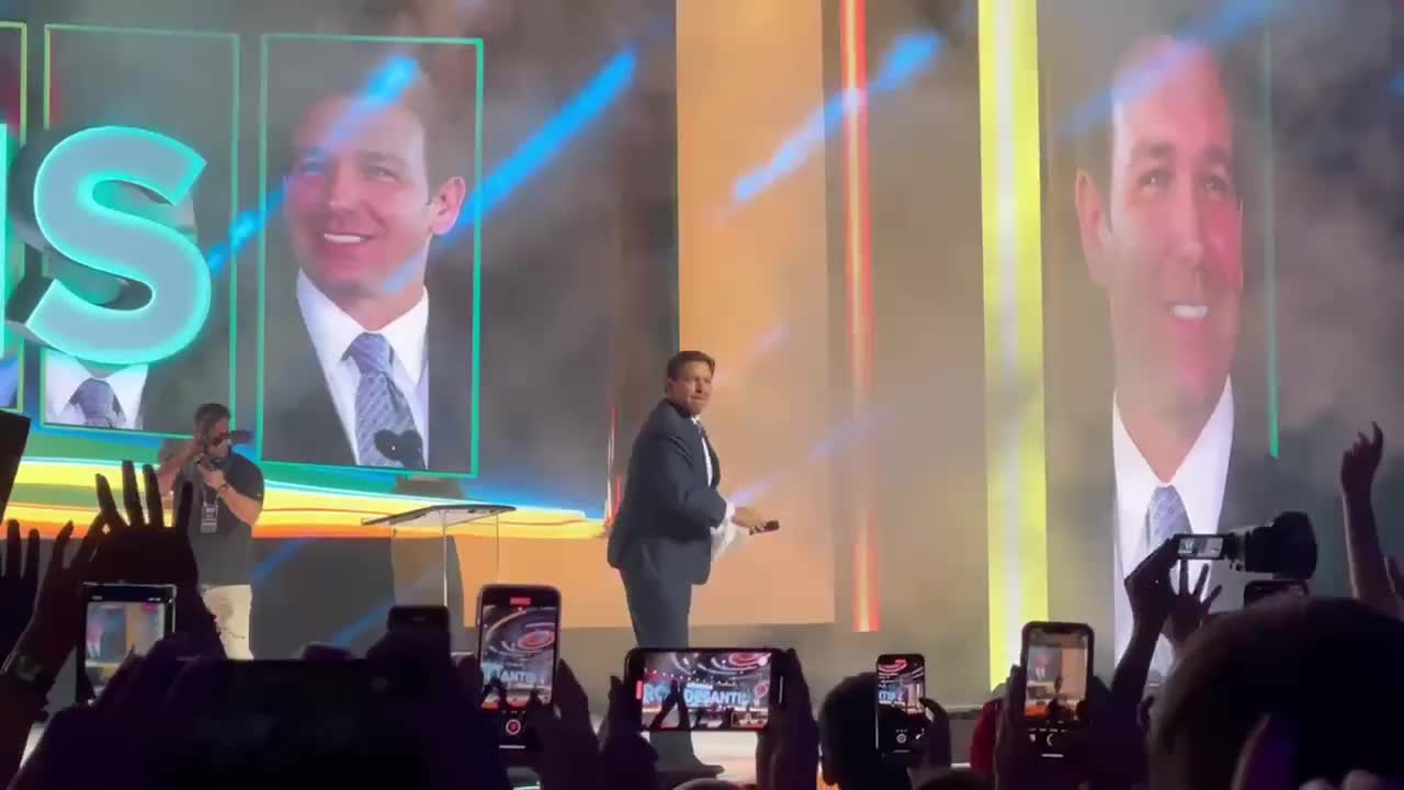 Major applause and standing ovation for Gov RonDeSantis at TPUSA’s 2022