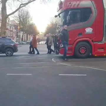 Dutch Convoy for Freedom rolls into the Hague - Six Days Ago