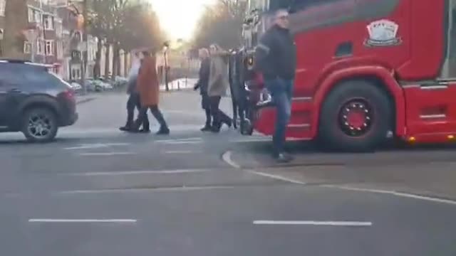Dutch Convoy for Freedom rolls into the Hague - Six Days Ago
