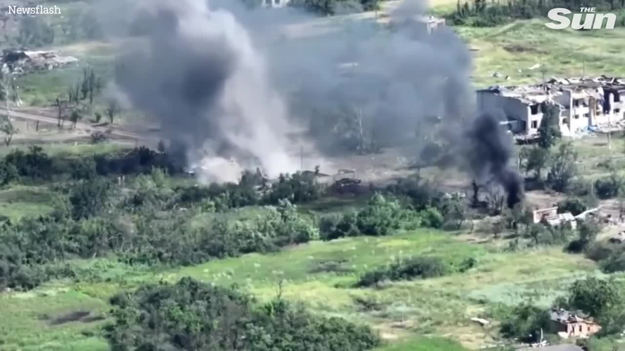 Defending Ukrainian troops bomb Russian tanks and vehicles
