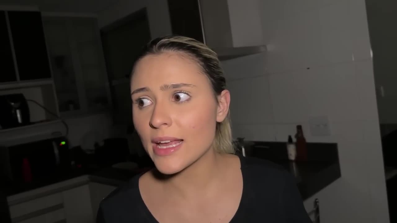 MINHA NAMORADA ESTÁ ME ASSUSTANDO ÀS 3 DA MANHÃ!