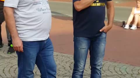 Geimpfter ist aufgewacht als er massiv von Würmern, buchstäblich durchfressen wurde!