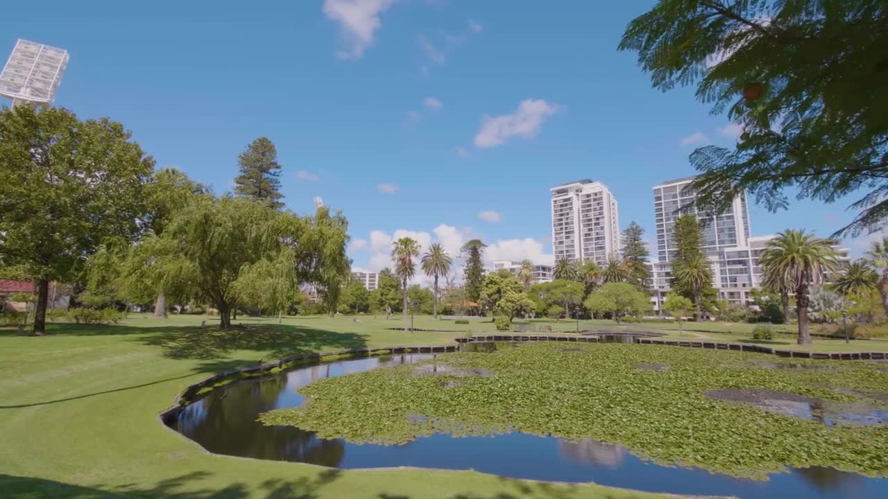 Virtual Tour of the Queens Riverside Sales Centre