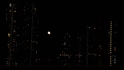 2011-06-20 Moonrise among buildings 01