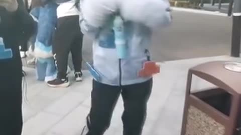 这猫好爱臭美啊～
