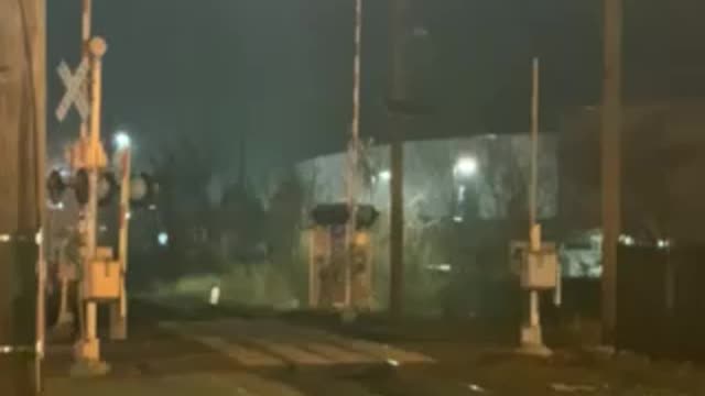5:46 arrives at New Bridge Landing, NJ