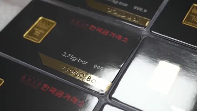 The process of commodity gold nuggets beautifully packaged into shopping cards
