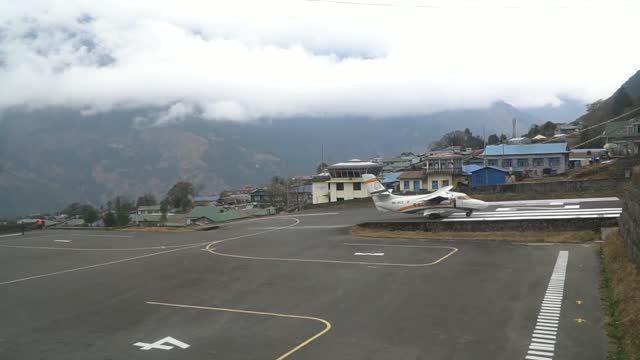 The most dangerous airport in the world Lukla Nepal Lesson 2