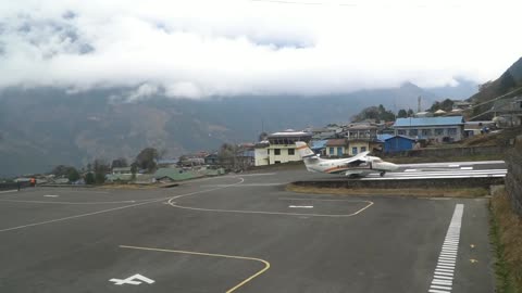 The most dangerous airport in the world Lukla Nepal Lesson 2