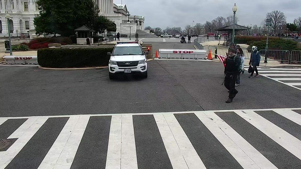 0687USCG00K25SouthBarricadePlaza_2021-01-06_10h00min01s200ms.mp4