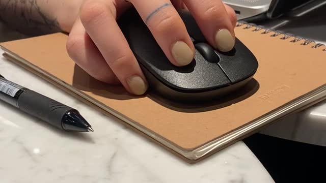 using a laptop mouse at a cafe