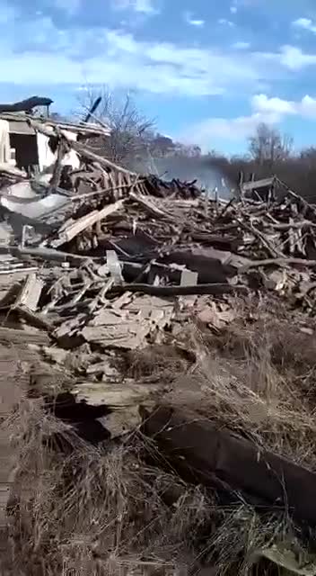 Footage from Rostov, Russia, where Ukrainian BM-21 122mm rockets fell on a farm