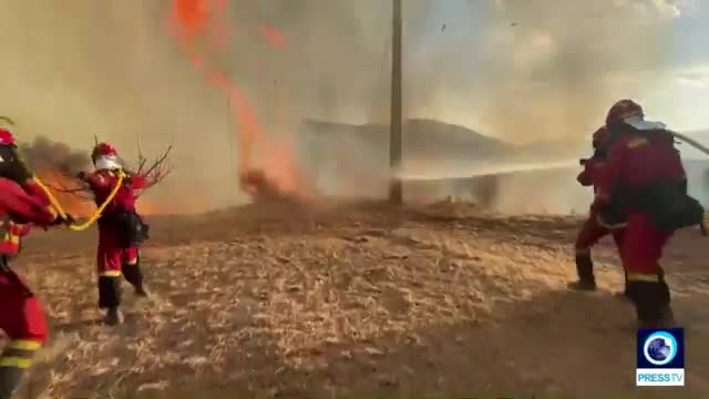 Spanish firefighters battle to protect towns from blaze