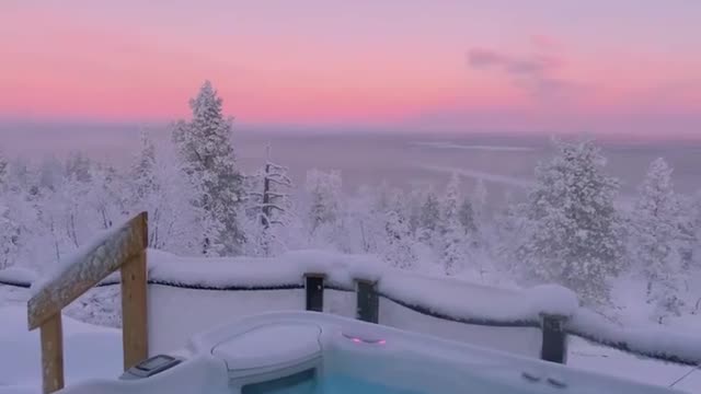 ROMANTIC PLACES - BATHING IN A JACUZZI