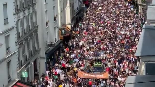 Parisians demonstrate against the new vaccine passport policy