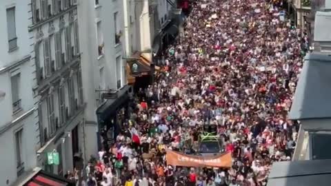 Parisians demonstrate against the new vaccine passport policy