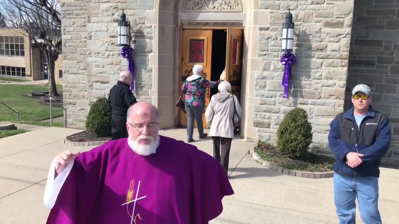 Street preacher confront catholic priest ,beware of men dress in long robes !!!