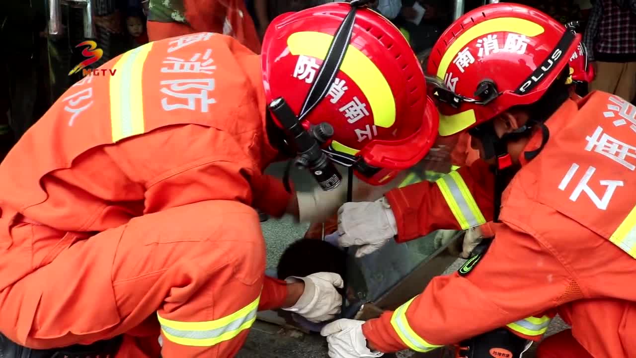 Firemen Save Tot With Head Trapped In Hospital Doors