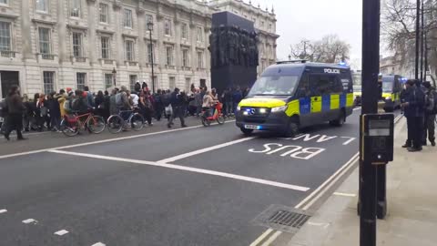 The police ARE ACTUALLY guarding the Cenotaph, Whitehall. London